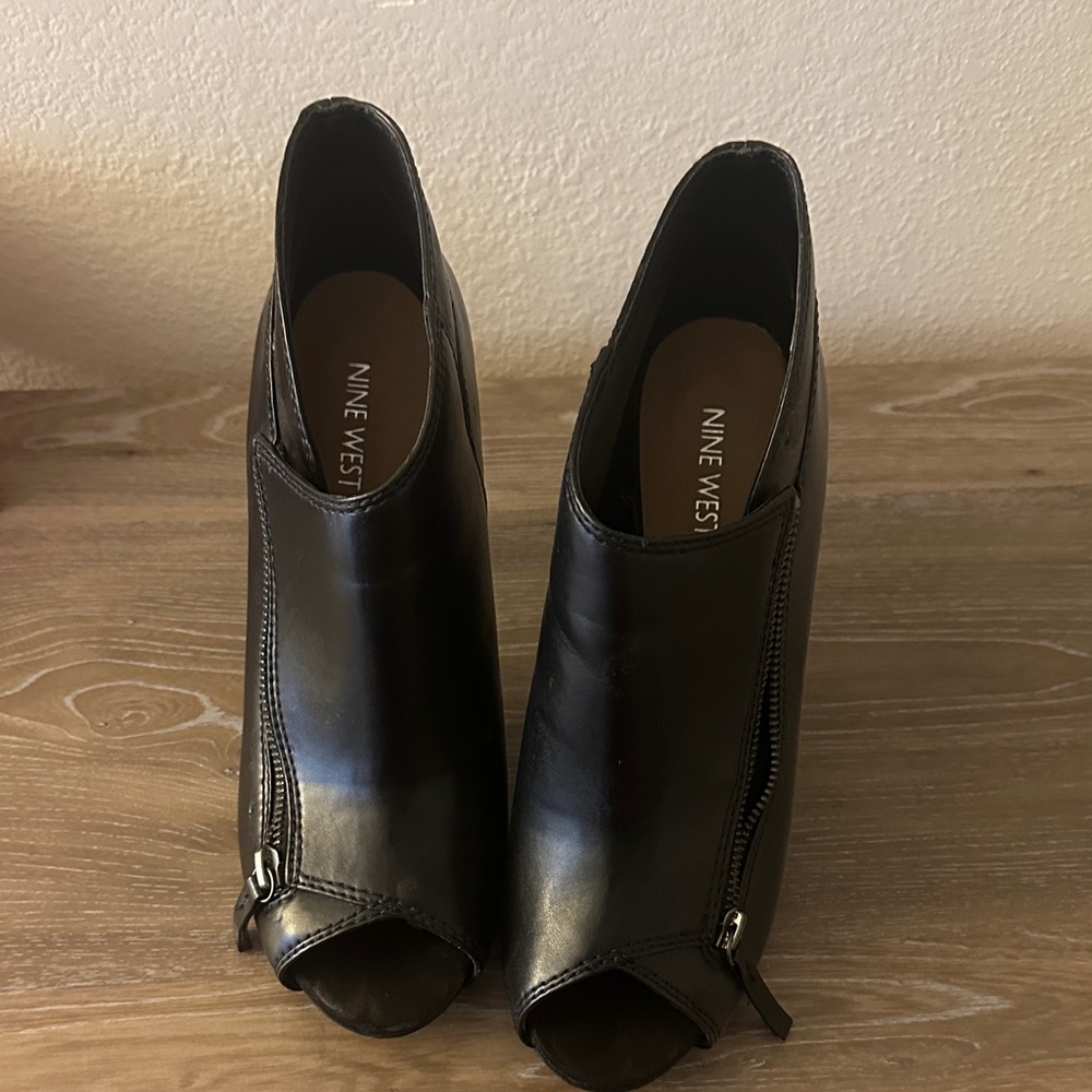 Nine West Black Zippered Peep-Toe Booties